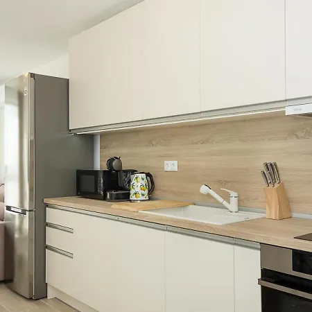 Modern Haven In Retreat With Chic Ambiance By Flat Mаnager * Warna