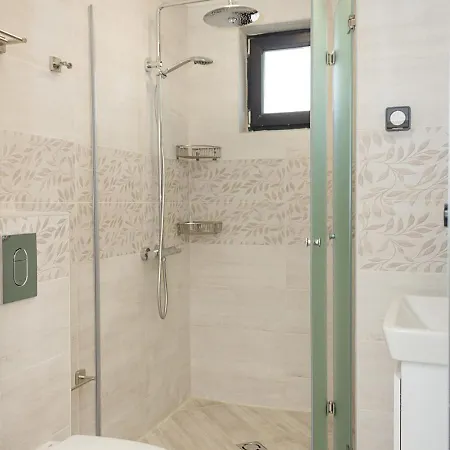 Modern Haven In Retreat With Chic Ambiance By Flat Mаnager Lägenhet