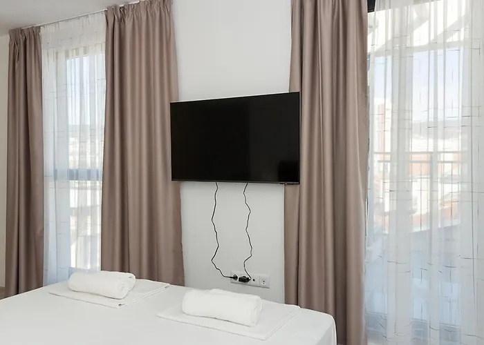 Modern Haven In Retreat With Chic Ambiance By Flat Mаnager